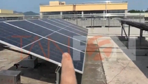 How does a solar energy system work without batteries?